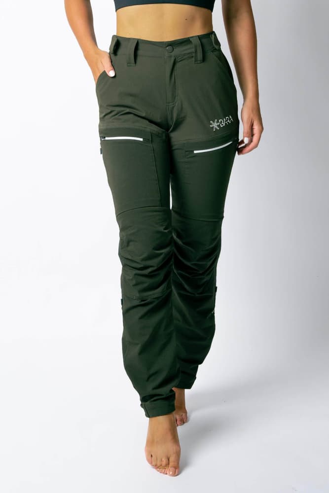 104_e98c189cb9-khaki-tur-bukse-hoyt-liv-lommer-logo-natur-bara-sportswear-full