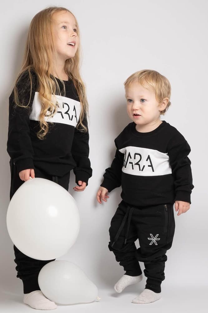 121_334c3db4c3-kosegenser-svart-barn-los-passform-logo-bara-sportswear_4d86f353-5976-4b97-beb6-b86fb8d4f5f2-full