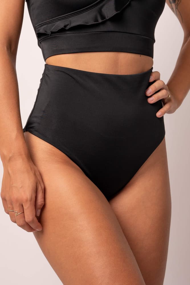 12_d757de1061-svart-komfortabel-bikini-truse-bara-sportswear_9210ace5-1ded-4ff9-80b4-2e0fcd37bb0d-full