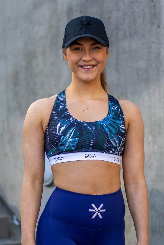145_866df6d3da-woman-black-fitness-caps_36c21e90-f5c0-48c0-bd34-166a912aa0da-full