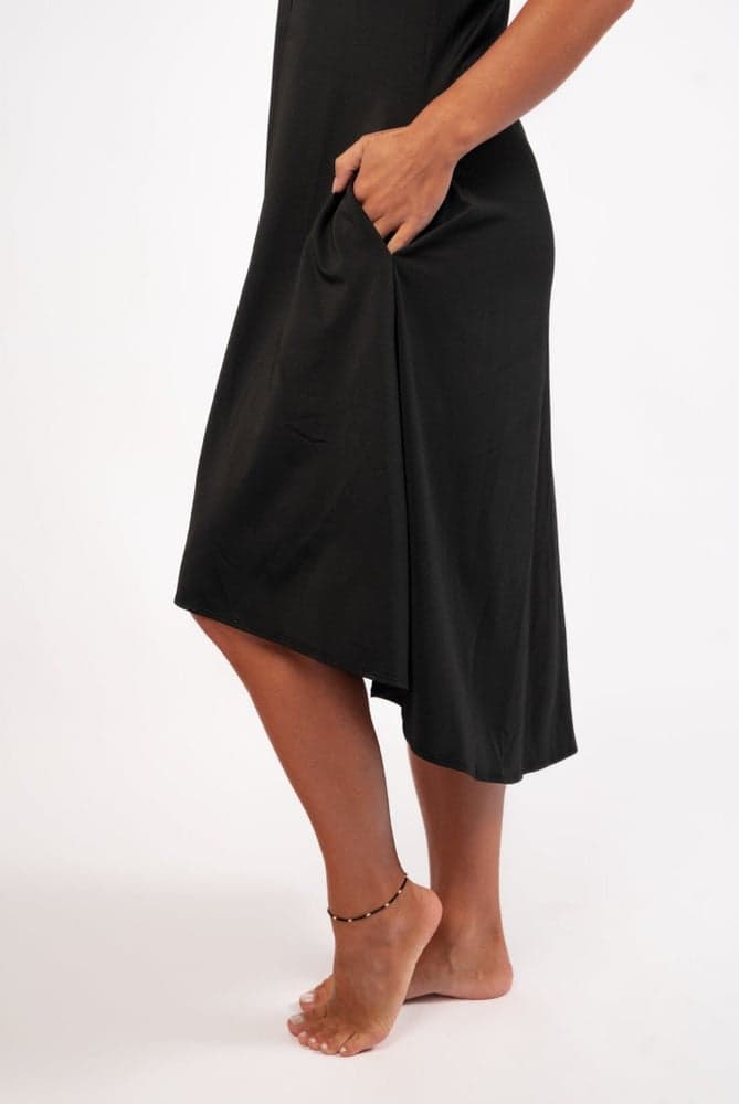 181_550ea964cc-bara-pocket-black-flowy-dress_ad5e66fe-3b45-4925-a65d-8f67b66ded7a-full