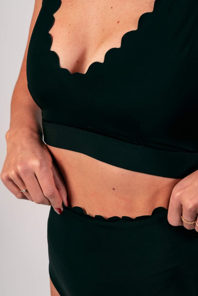 185_5609d9655e-bara-sexy-black-wave-bikini-top_ba2c5b36-1e12-47d3-89c4-3360f0de63e8-full