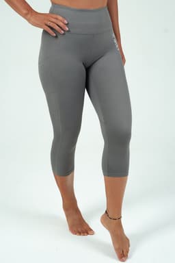 22_9207a26938-bara-charcoal-power-capri-tights_c9f595ab-8f52-4ad1-b7fc-2104ab8aeeae-full