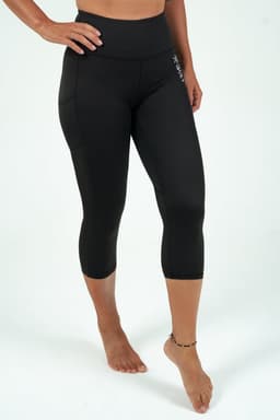 22_b15da061da-bara-black-power-capri-tights_2eef6319-e36c-4b96-97b7-81a452746ce1-full
