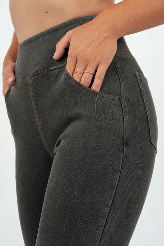 29_0c7359fac2-bara-comfort-black-flared-high-waisted-super-stretch-jeans_6c75ea9a-3ff3-41ba-ab72-dc7e61116b38-full