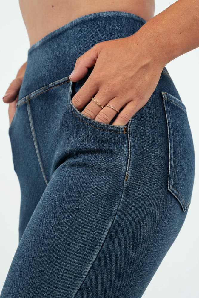 29_da4cfadbc4-bara-comfort-dark-blue-flared-high-waisted-super-stretch-jeans_jpg_1b058b3e-d596-4c93-b069-0b0f4c75f915-full