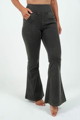 29_fff8c6a29f-bara-pocket-black-flared-high-waisted-super-stretch-jeans_dc95f7b3-2315-43dc-87cc-561b9764ec4c-full
