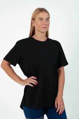 30_cc49086ca0-bara-black-relaxed-t-shirt_b4758361-4a24-48b3-af18-88d687c3e5de-full