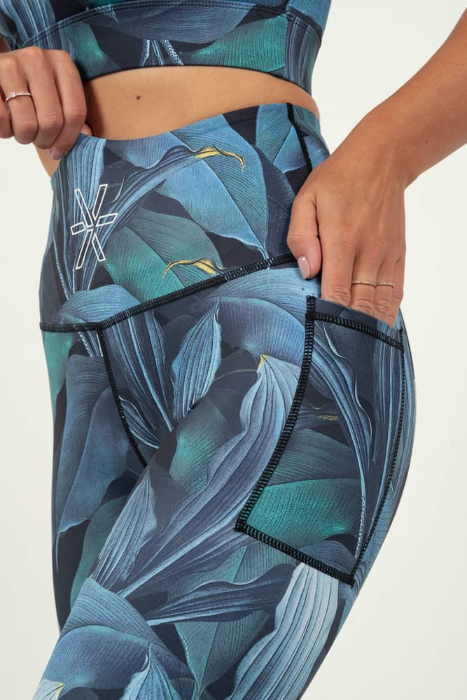 32_de6dfdf181-bara-highwaist-strelitzia-print-tights_02a36877-a4e5-4367-a50e-fd0225cf381c-full
