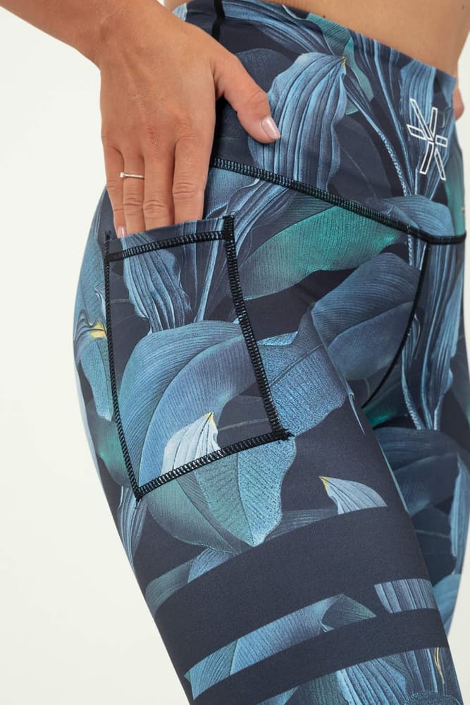 32_efe0320821-bara-pocket-strelitzia-print-tights_fadc254d-5213-49f0-9fc9-c179e6e76ce2-full