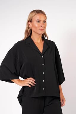 40_1bafa08763-black-pysjamas-top-bara_eacaf9ad-ca05-4bb1-a61a-6b3d3e2e2518-full