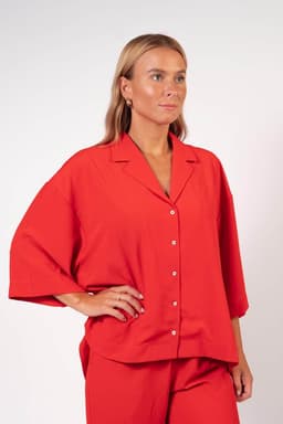 40_67137f34ea-bara-pysjamas-top-red_f2b284cd-320d-4898-9997-1afaa1730ab0-full