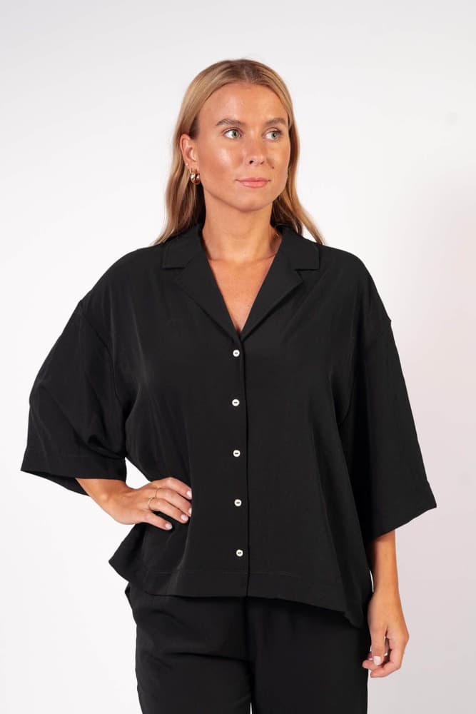 40_ad8e84592d-bara-black-pysjamas-top_2cee7463-48d4-4363-a468-c615b7678117-full