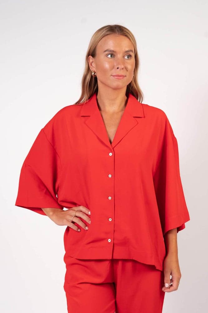40_ca47ee8e8a-bara-red-pysjamas-top_96605aad-254a-42bf-b653-e8386f9687af-full