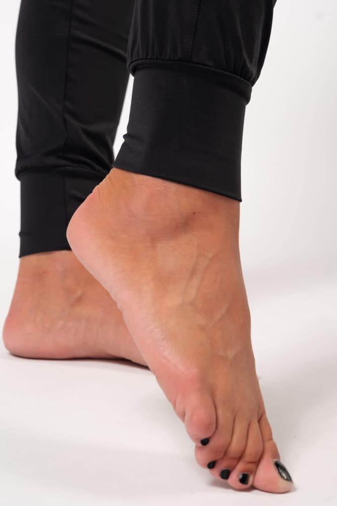 44_34c7cc400b-bara-tight-black-lotus-jogger_3b30db09-6ed3-4ca1-a839-513f22705d6b-full