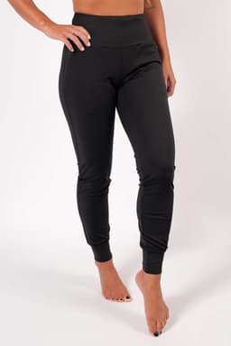 44_86919c0920-bara-black-jogger-lotus_3e10b7f3-19f5-4c66-94d4-b21fa9e3b8f4-full