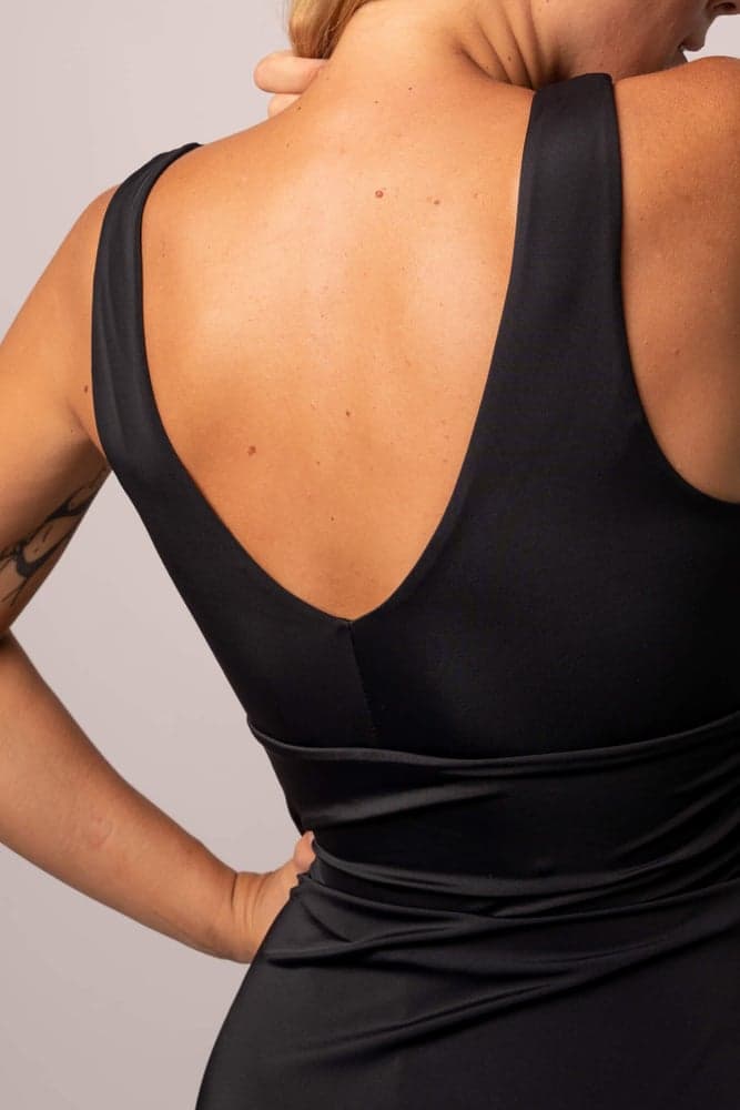 70_b9d98e3704-svart-svommekjole-for-stranden-bara-sportswear_2f6343b6-e62e-4894-94c3-80ae00911949-full