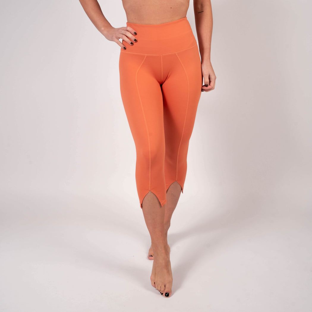 https://barasportswear.com/cdn/shop/products/BARA-Pure-Orange-Capri-Tights_1050x.jpg?v=1678458524