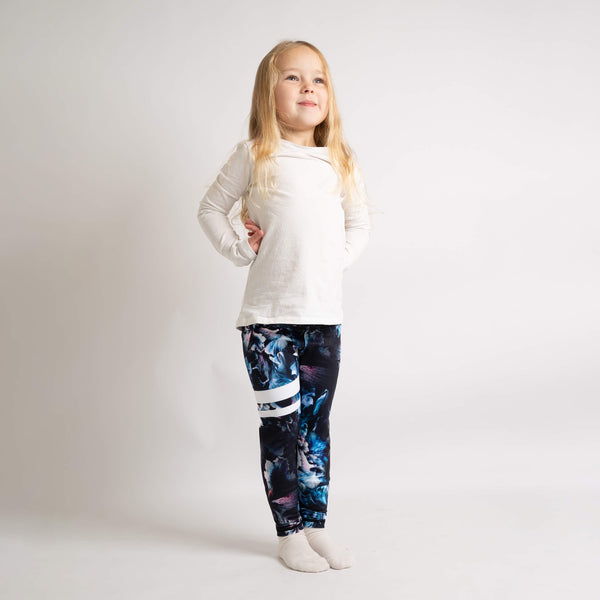 Leggings for children matching in blue with flower print from Bara Sportswear